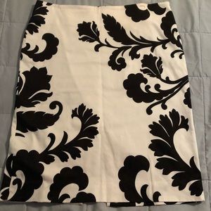 Black and white pencil skirt